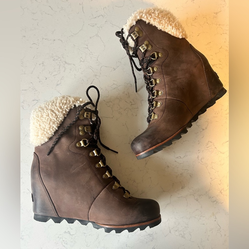 EUC Sorel Women's Conquest Tobacco Brown Lace-Up Wedge Boots w/ Shearling Lining - Picture 6 of 15